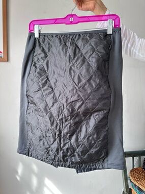 Uniqlo heattech Grey puffer quilted skirt
Size S fits tts